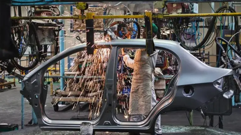 Defective Car Repair Dallas: Was Your Hail Damaged Roof Replaced Using Glue?